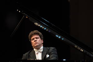 mariinsky_orchestra_valery_gergievraphael_faux_4566.jpg Zoom: mariinsky_orchestra_valery_gergievraphael_faux_4566.jpg