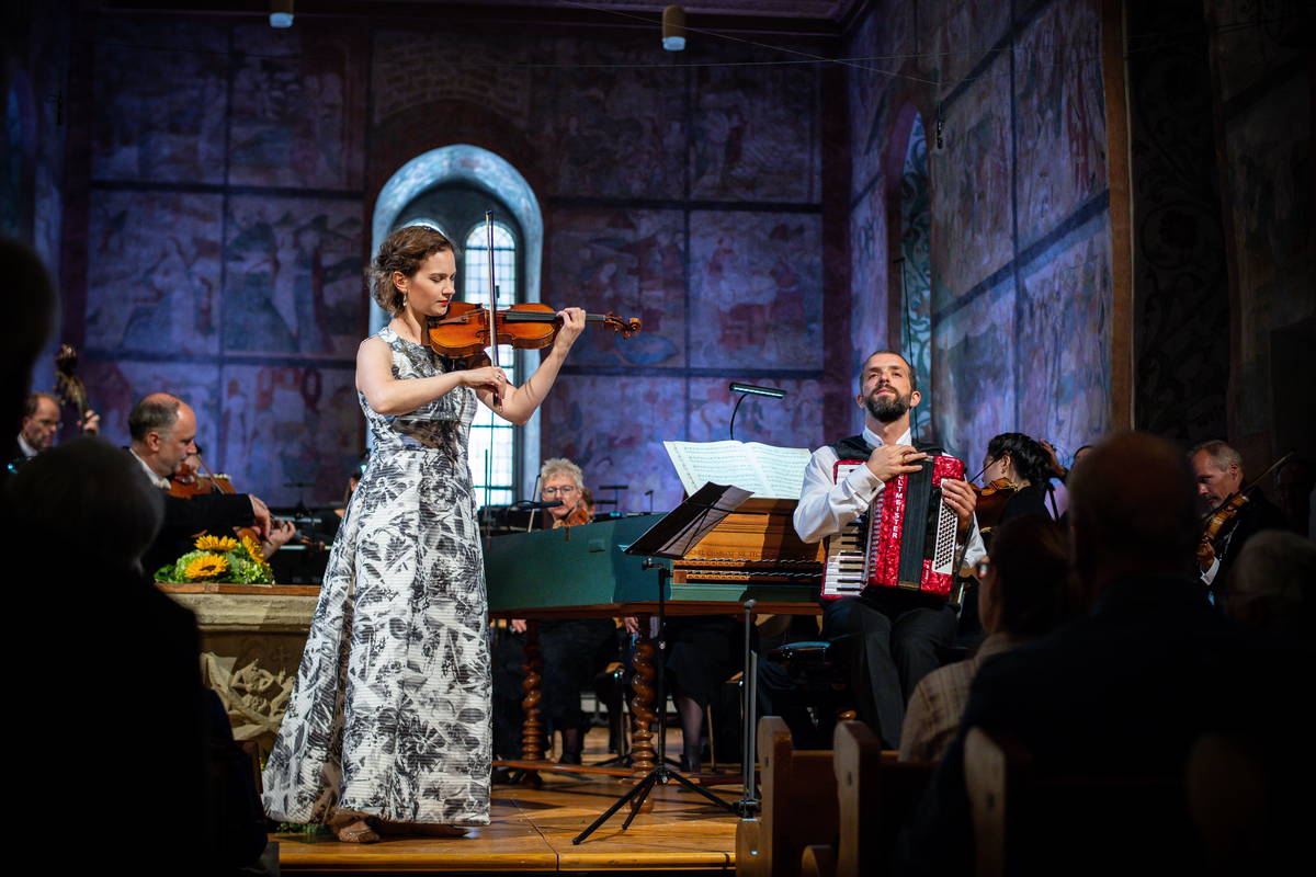 Hilary Hahn, Deutsche Kammerphilharmonie Bremen, Omer Meir Wellber Hilary Hahn, Deutsche Kammerphilharmonie Bremen, Omer Meir Wellber