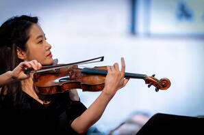 Bomsori Kim, City Light Symphony Orchestra, Kevin Griffiths, Festival-Zelt Gstaad Zoom: Bomsori Kim, City Light Symphony Orchestra, Kevin Griffiths, Festival-Zelt Gstaad