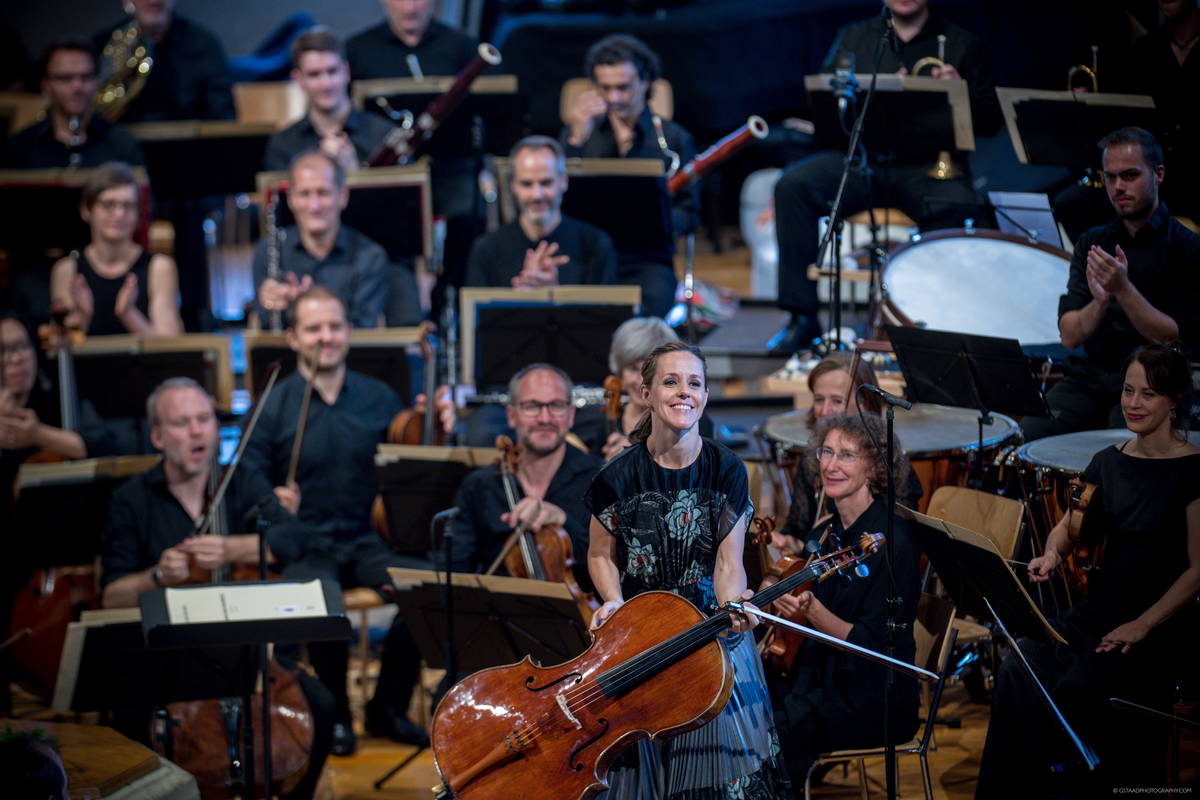 Sol Gabetta | Kammerorchester Basel ©Raphaël Faux Sol Gabetta | Kammerorchester Basel ©Raphaël Faux