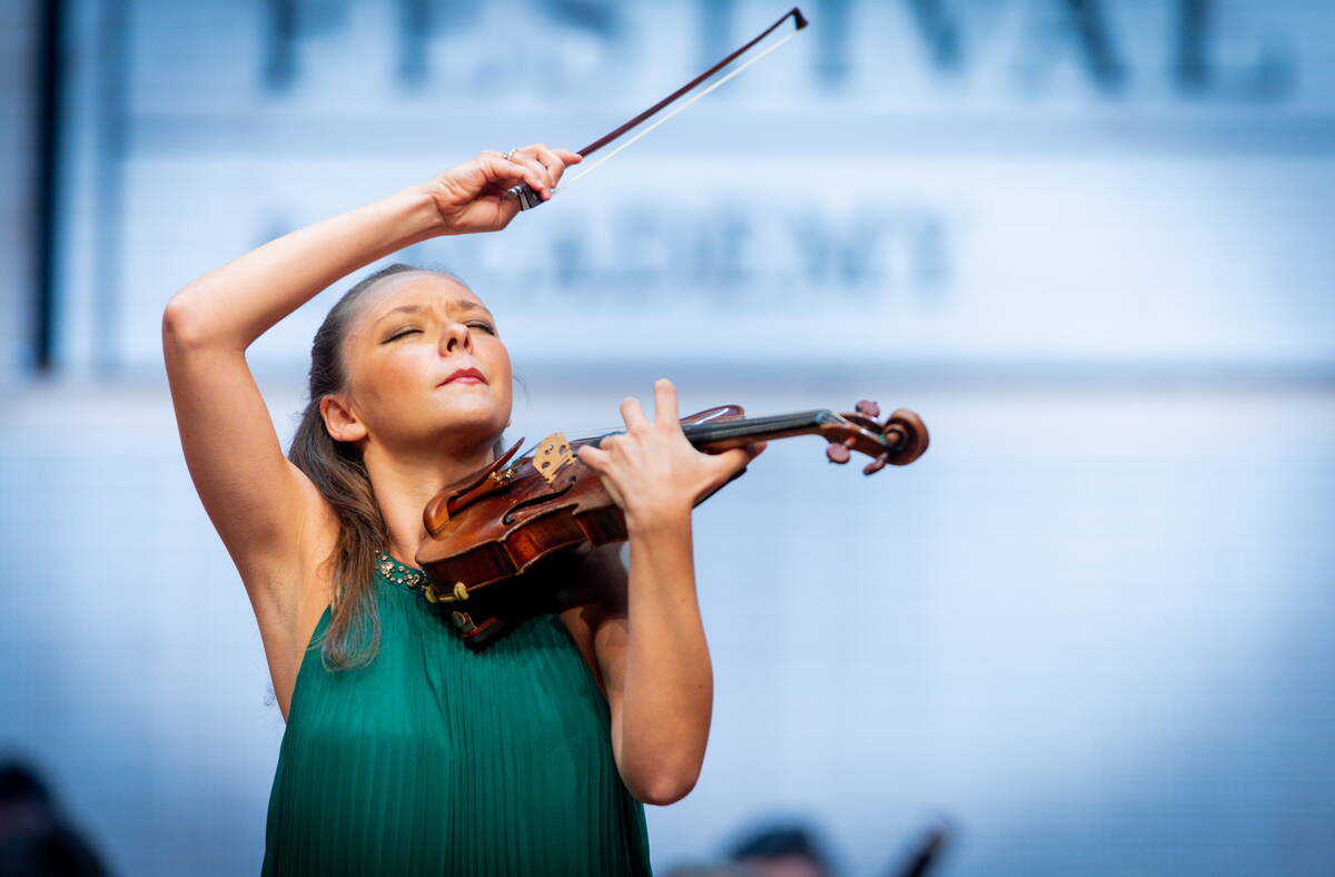 Alexandra Conunova, Valery Gergiev, Mariinsky Orchester St. Petersburg, Festival-Zelt Gstaad Alexandra Conunova, Valery Gergiev, Mariinsky Orchester St. Petersburg, Festival-Zelt Gstaad